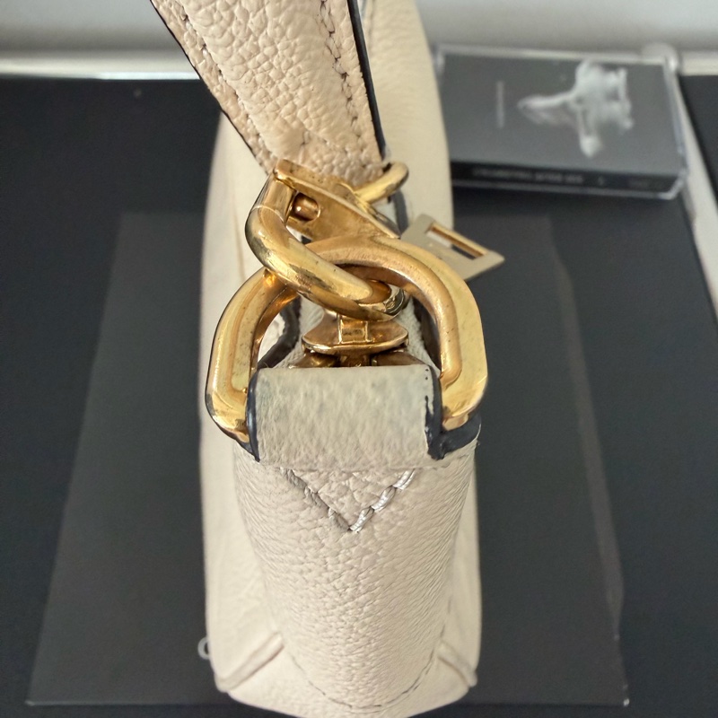 LV Boulogne PM 牛角包 白壓紋-8