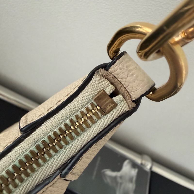 LV Boulogne PM 牛角包 白壓紋-10