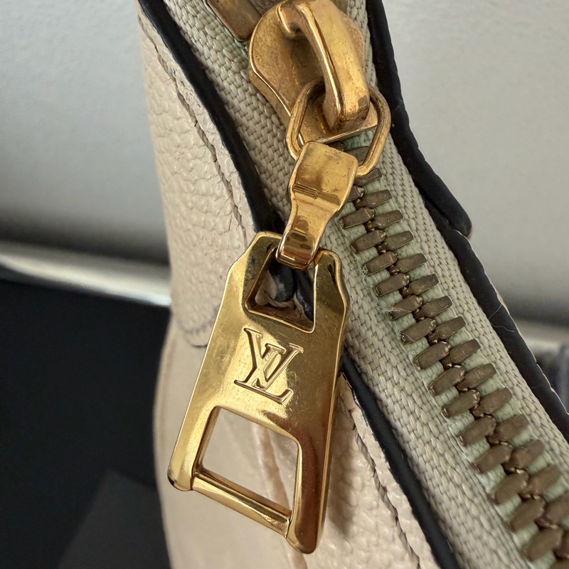 LV Boulogne PM 牛角包 白壓紋-11