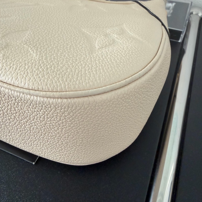 LV Boulogne PM 牛角包 白壓紋-15