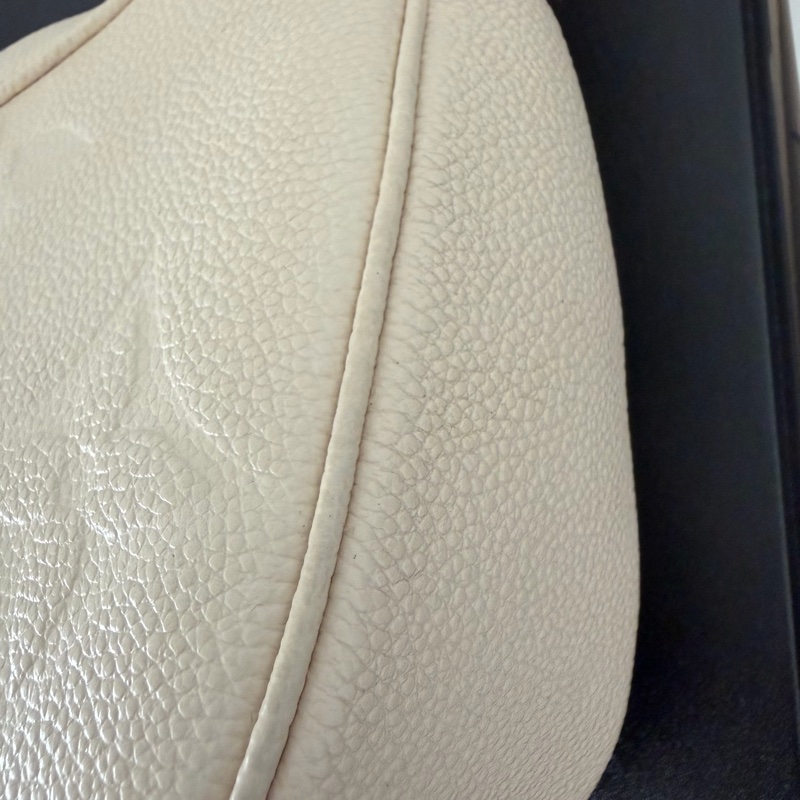 LV Boulogne PM 牛角包 白壓紋-16