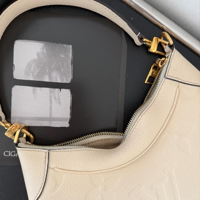 LV Boulogne PM 牛角包 白壓紋-23