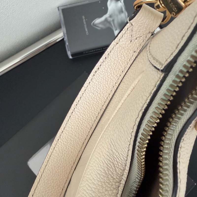 LV Boulogne PM 牛角包 白壓紋-27