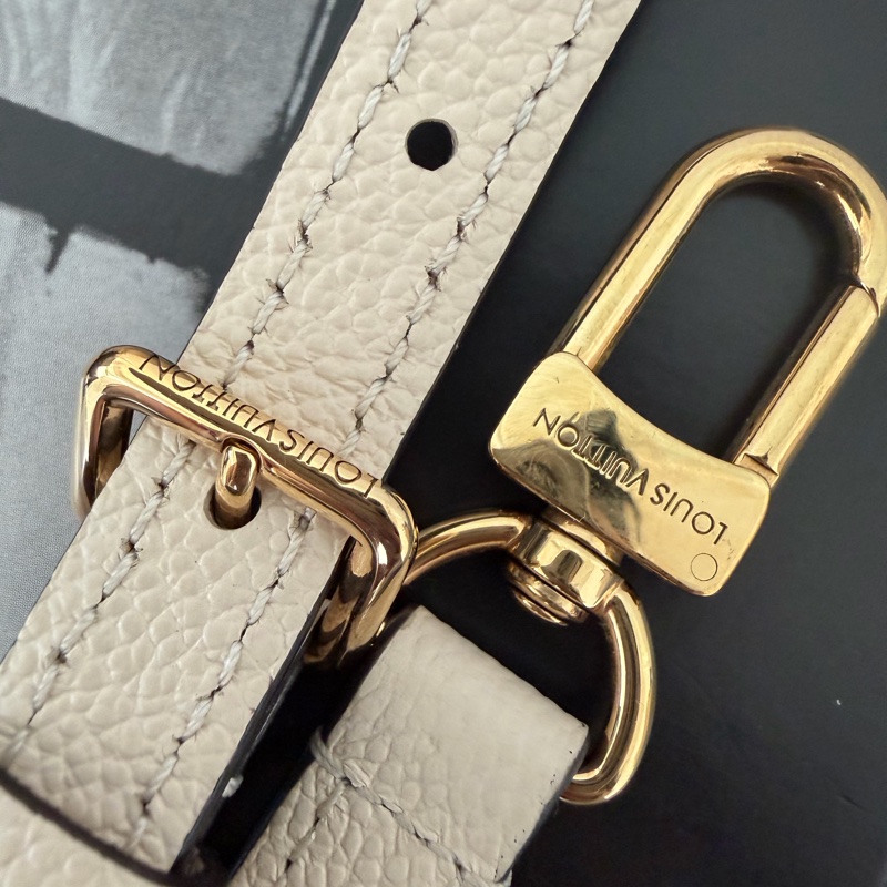 LV Boulogne PM 牛角包 白壓紋-31