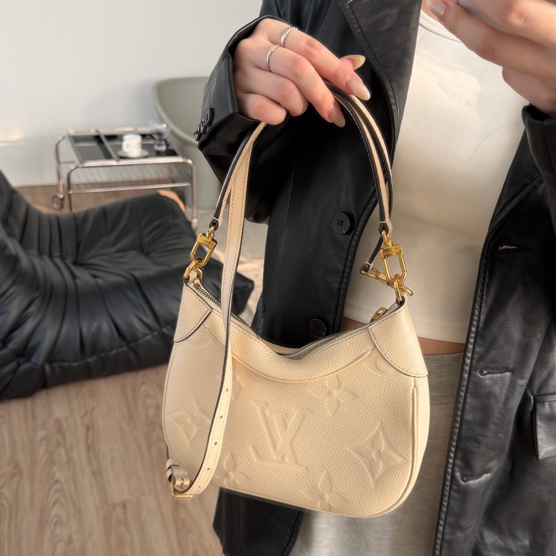 LV Boulogne PM 牛角包 白壓紋-35