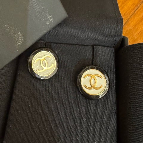 Chanel外黑內白雙C圓形耳環