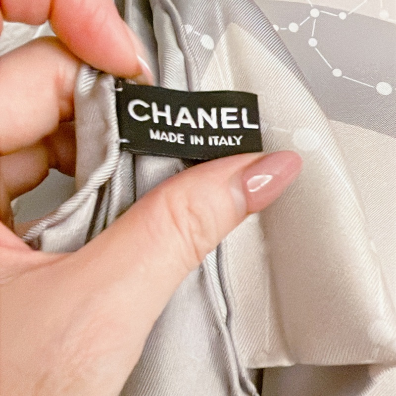 超甜價新款全新✨香奈兒Chanel稀有款絕美銀灰色星座銀河雙C大logo真絲絲巾領巾可裱框-2