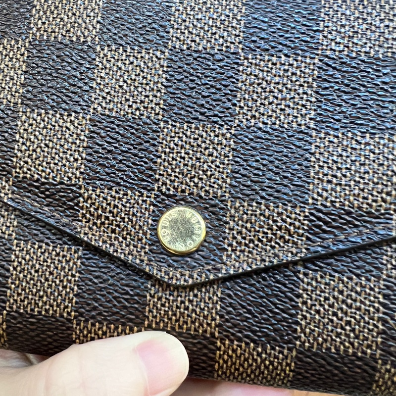 LV 咖格金釦Sarah 12卡長夾N63209-1