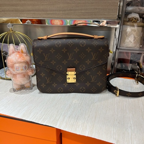 Lv Metis pochette monogram