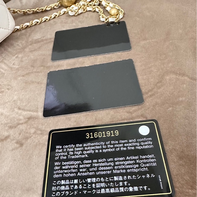 Chanel Vanity With Chain香奈兒鍊帶化妝包、全羊皮白色香奈兒長盒子，小金球調節-26