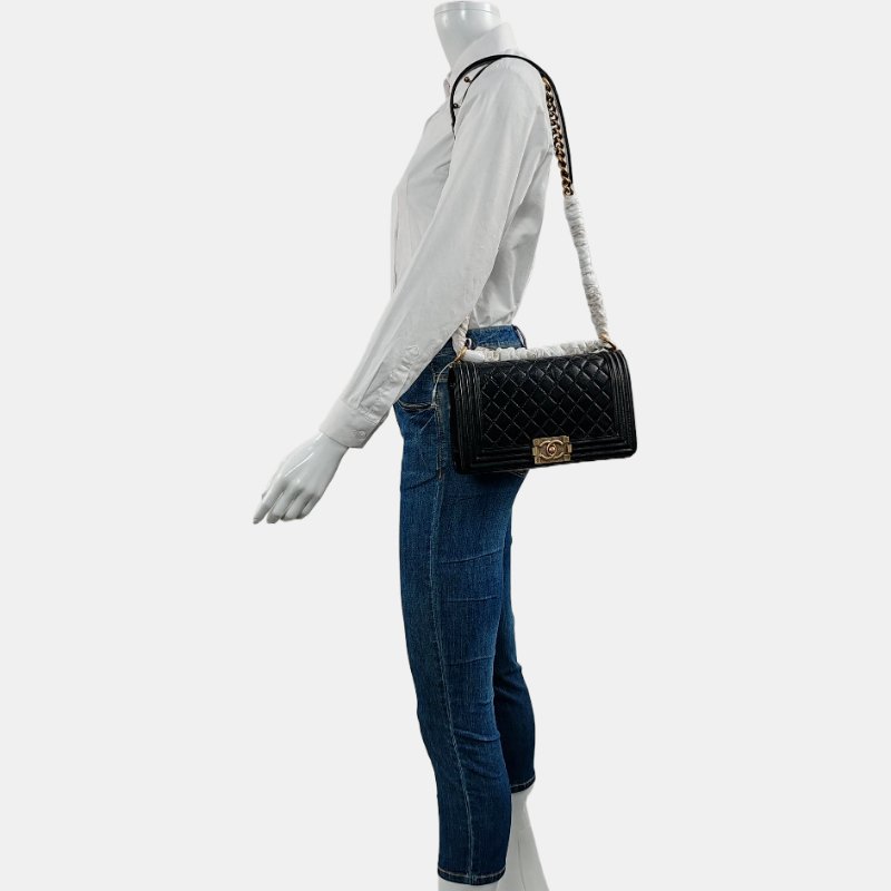 CHANEL BOY 中號 黑色羊皮菱格紋縫斜背包肩背包 金色五金-1