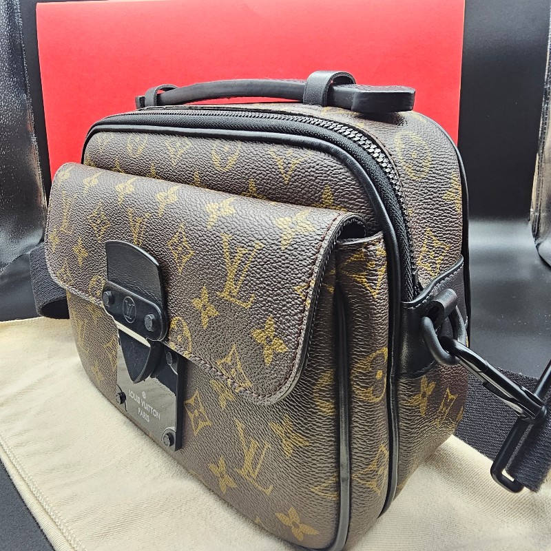 LV S lock messenger 郵差包 老花 Monogram 塗層帆布 路易威登 斜背包-2