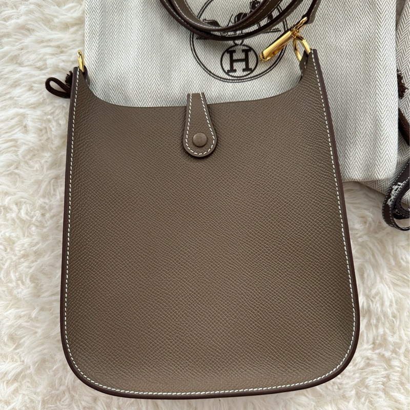 全新 Hermes 2025 k刻 Mini Evelyne 大象灰金釦 全皮背帶 (東京購入)-7