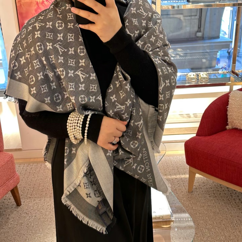 LV Monogram Denim 披肩 M71378-2