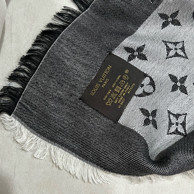 LV Monogram Denim 披肩 M71378-7