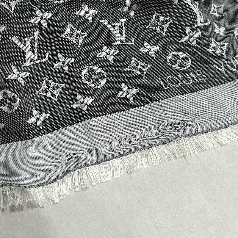 LV Monogram Denim 披肩 M71378-8