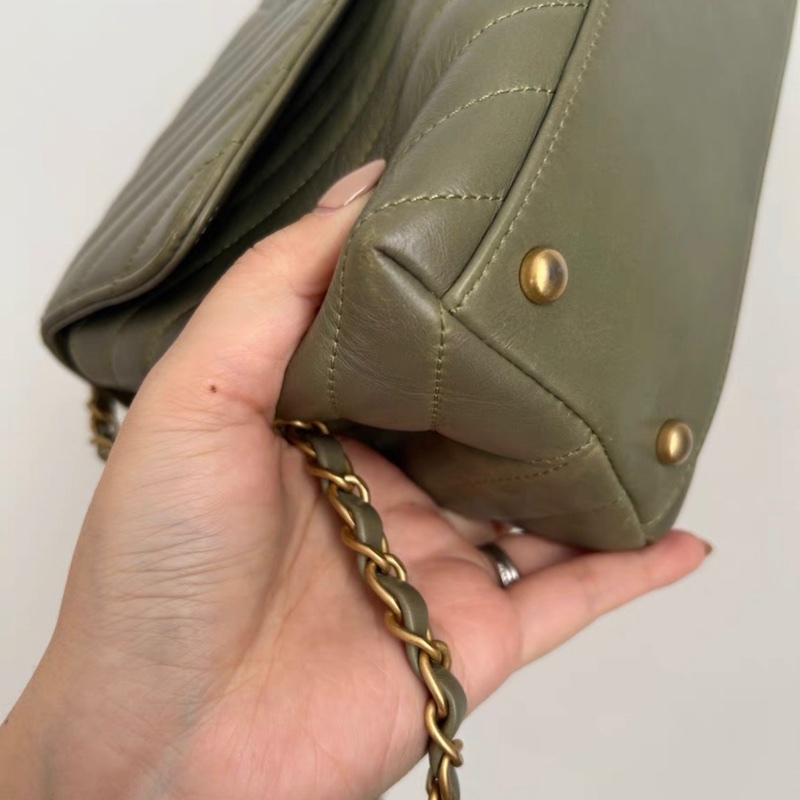 Chanel Chevron Quilted Medium Coco Handle Bag With Lizard Top Handle-3