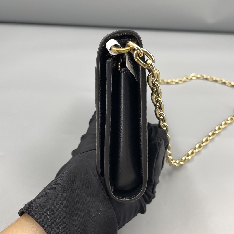 LV路易威登 twist epi 水波纹花卉鏈條包 斜背包肩背包-3