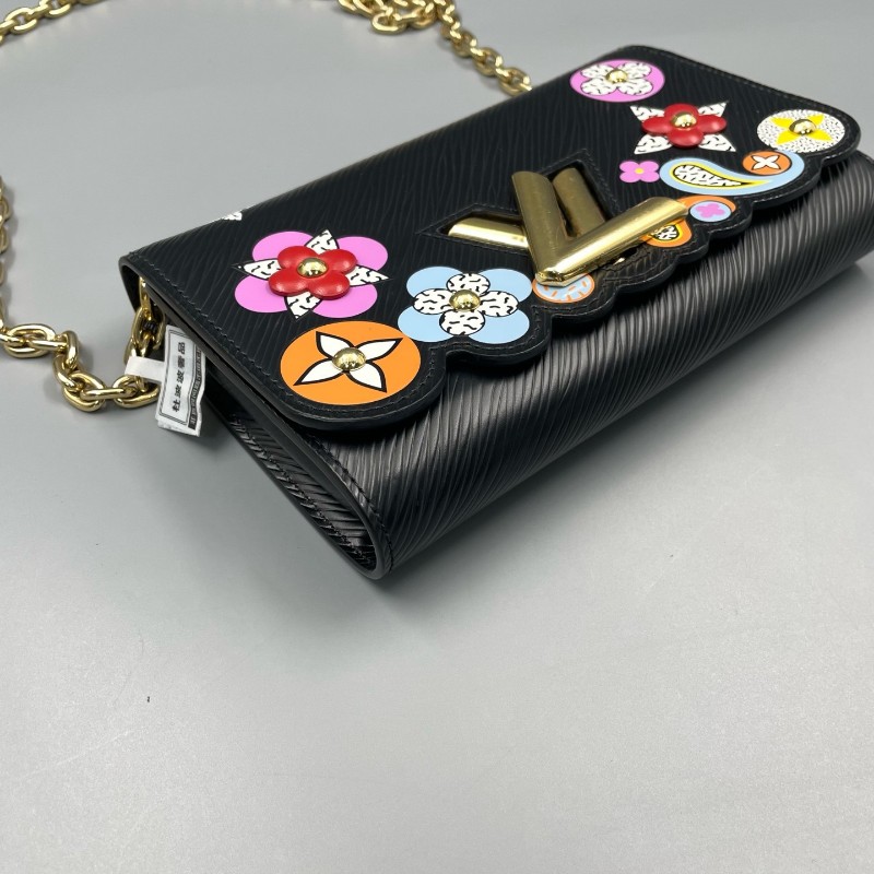 LV路易威登 twist epi 水波纹花卉鏈條包 斜背包肩背包-6