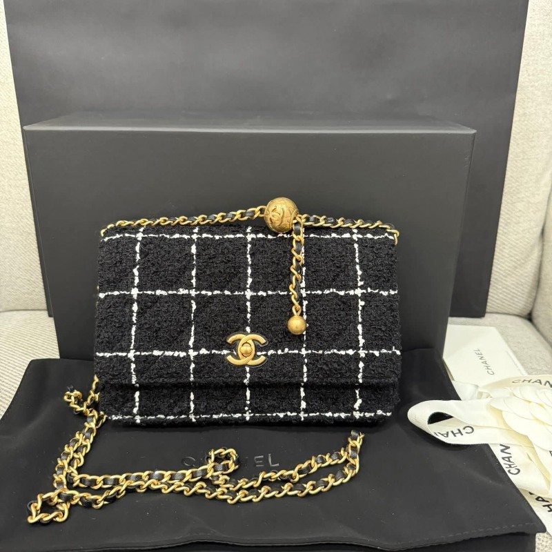 Chanel 23K 黑色毛呢金球woc芯片款-1