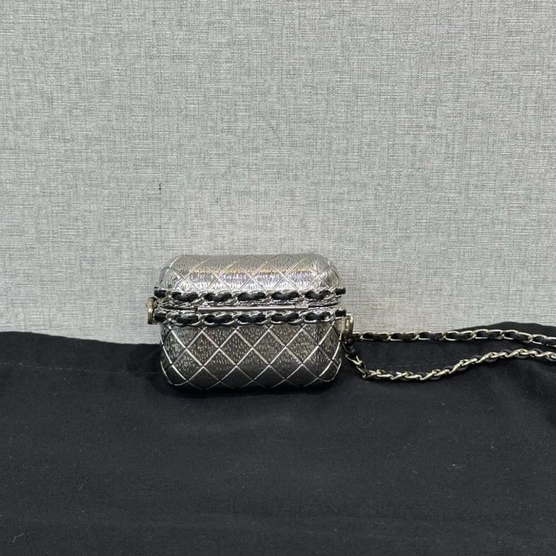 CHANEL 21A銀色水鑽耳機包6.5*5*3 全新閒置 配件盒子塵袋-5