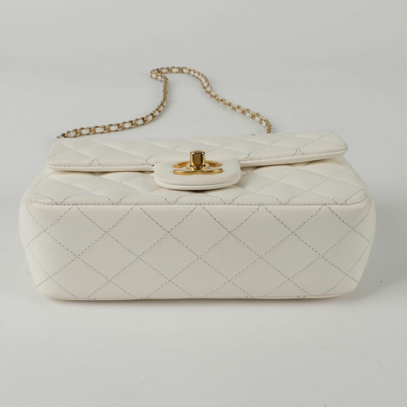 CHANEL Golden Ball 新款迷你肩斜背包-7