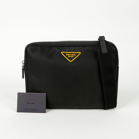 PRADA 三角形徽標斜背包