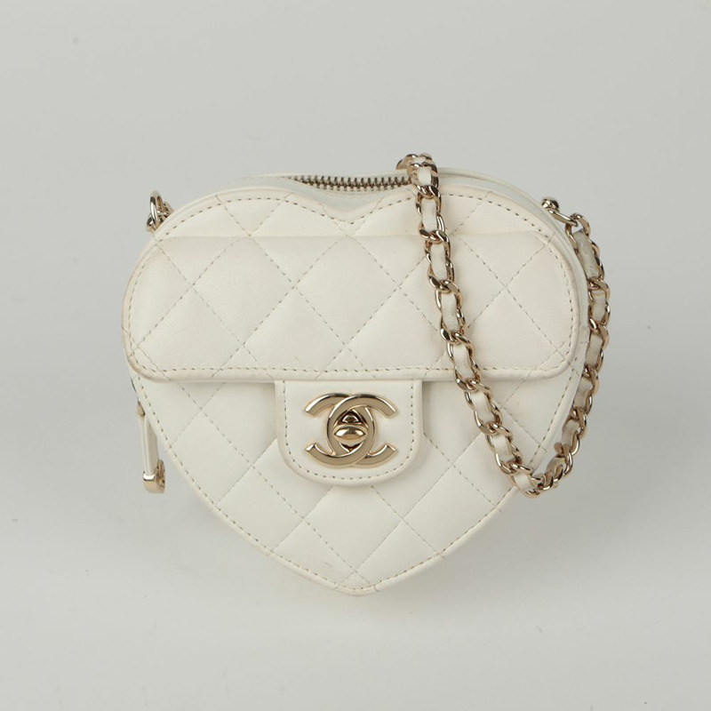 CHANEL 心型迷你肩斜背包-1