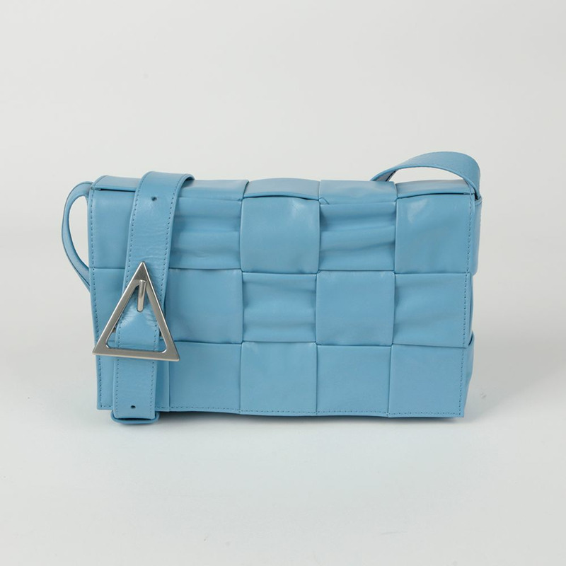 BOTTEGA VENETA 中號卡式斜背包-1