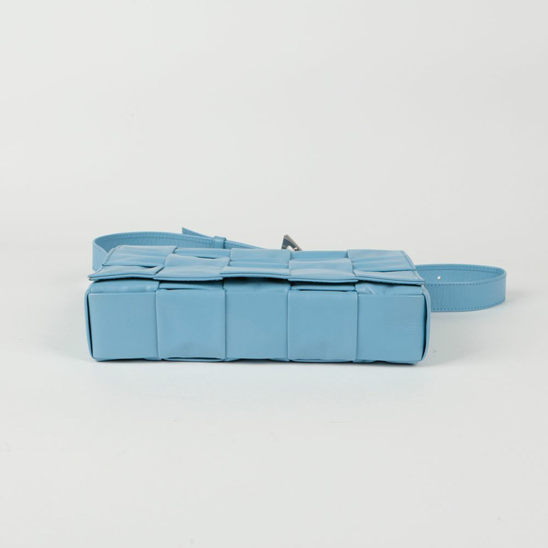 BOTTEGA VENETA 中號卡式斜背包-4