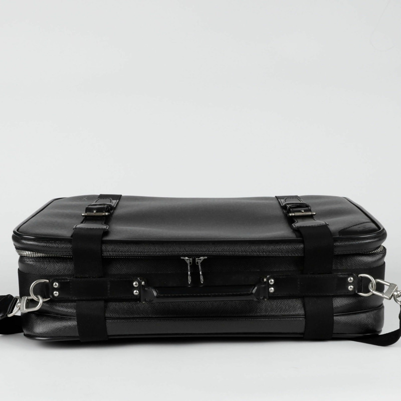 LOUIS VUITTON Taiga Satellite 53 手提包-9
