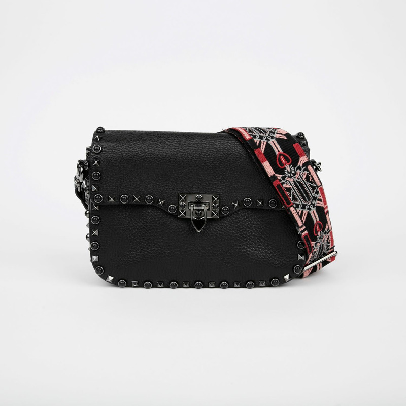 VALENTINO Rockstud 吉他滾輪肩斜背包-1