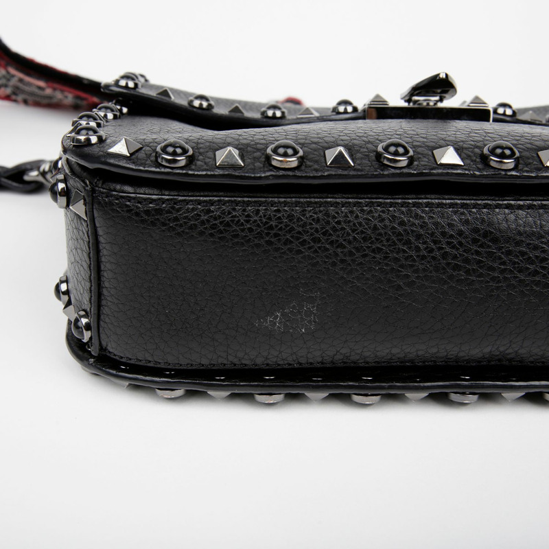 VALENTINO Rockstud 吉他滾輪肩斜背包-6