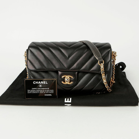 CHANEL 鏈條環繞迷你翻蓋單肩包