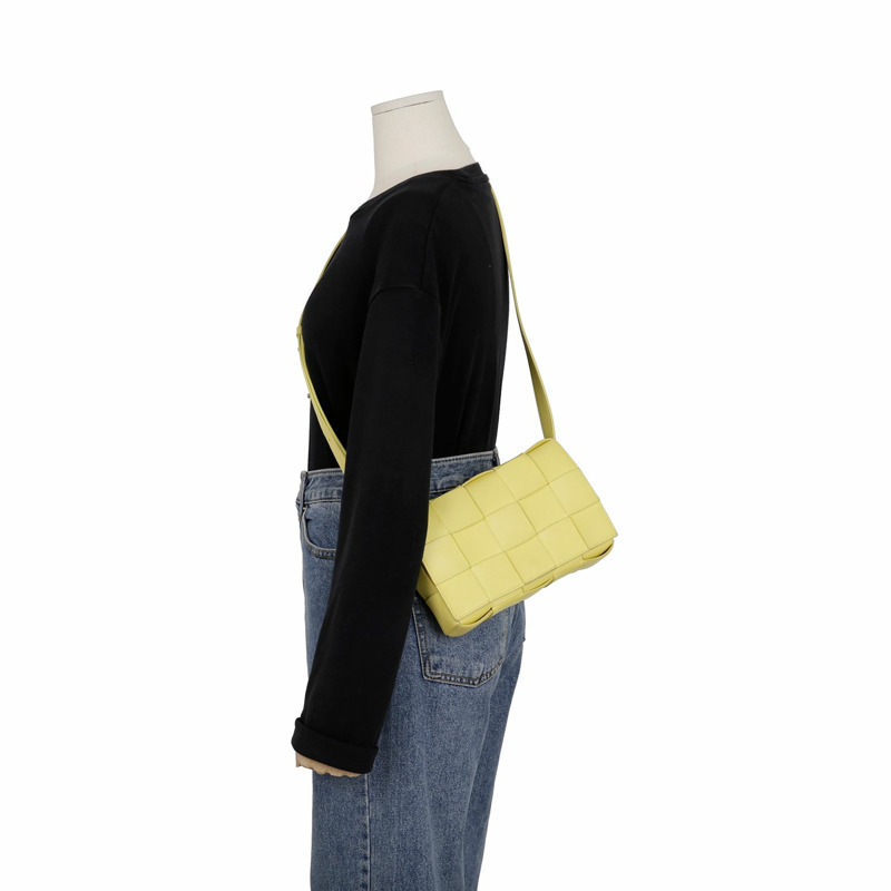 BOTTEGA VENETA Intrecciato 盒式單肩斜背包 578004-11