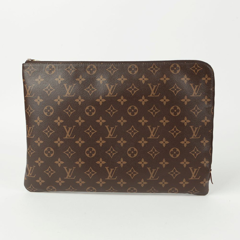 LOUIS VUITTON Etui Voyagе GM 手拿包-0