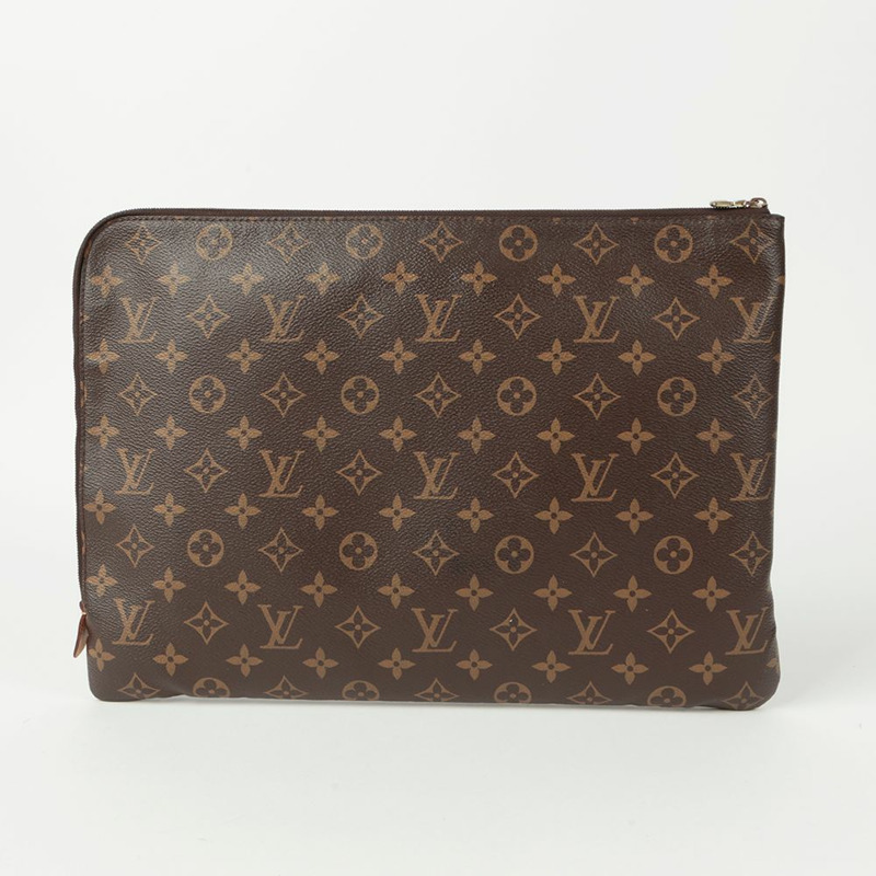 LOUIS VUITTON Etui Voyagе GM 手拿包-1