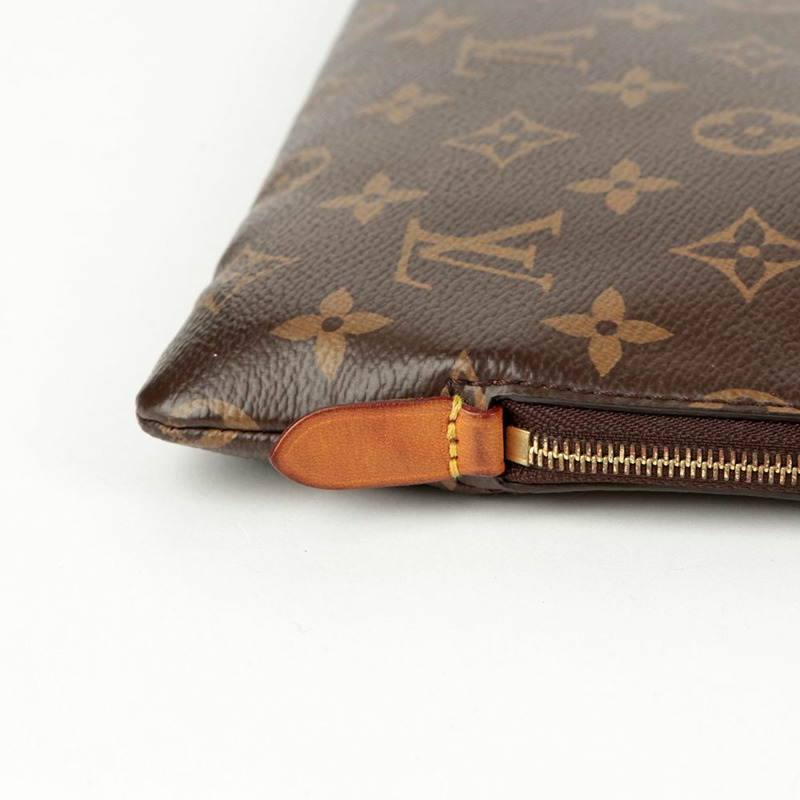 LOUIS VUITTON Etui Voyagе GM 手拿包-3