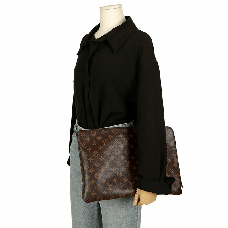 LOUIS VUITTON Etui Voyagе GM 手拿包-9