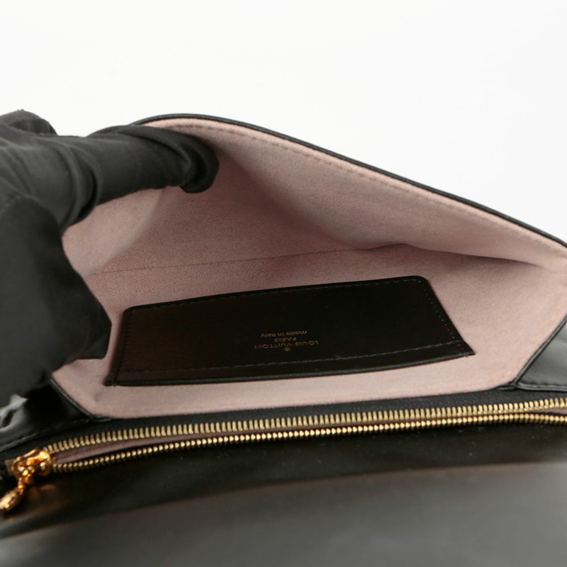 LOUIS VUITTON Pochette Coussin 鏈條斜背包-11