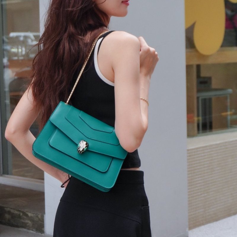 Bvlgari Serpenti Forever 小牛皮琺瑯蛇頭釦環金鍊雙層肩背包-大(綠)-0