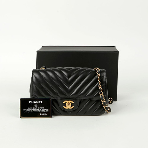 CHANEL 經典新款迷你人字形斜背包