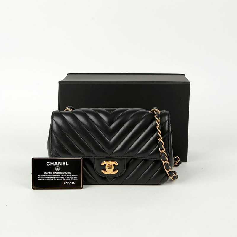 CHANEL 經典新款迷你人字形斜背包-0