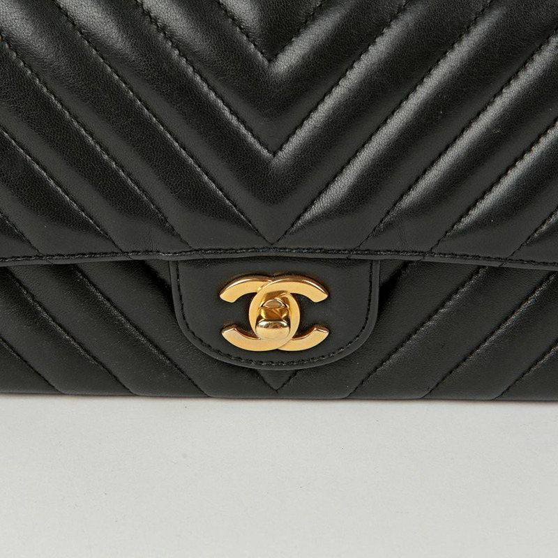 CHANEL 經典新款迷你人字形斜背包-2