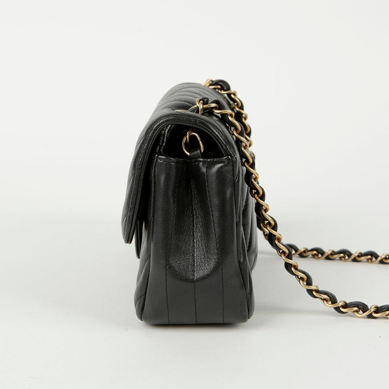 CHANEL 經典新款迷你人字形斜背包-4