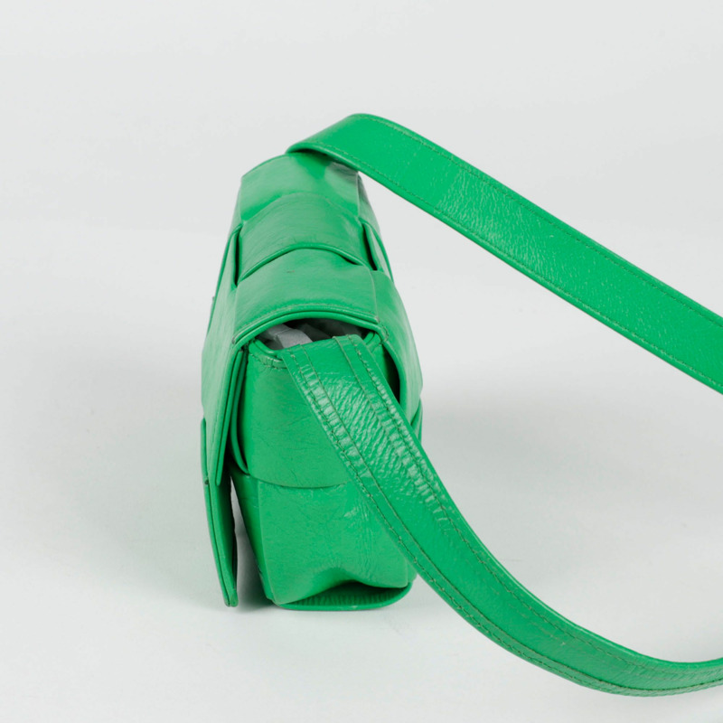 BOTTEGA VENETA Candy Cassette 迷你斜背包 667048-1