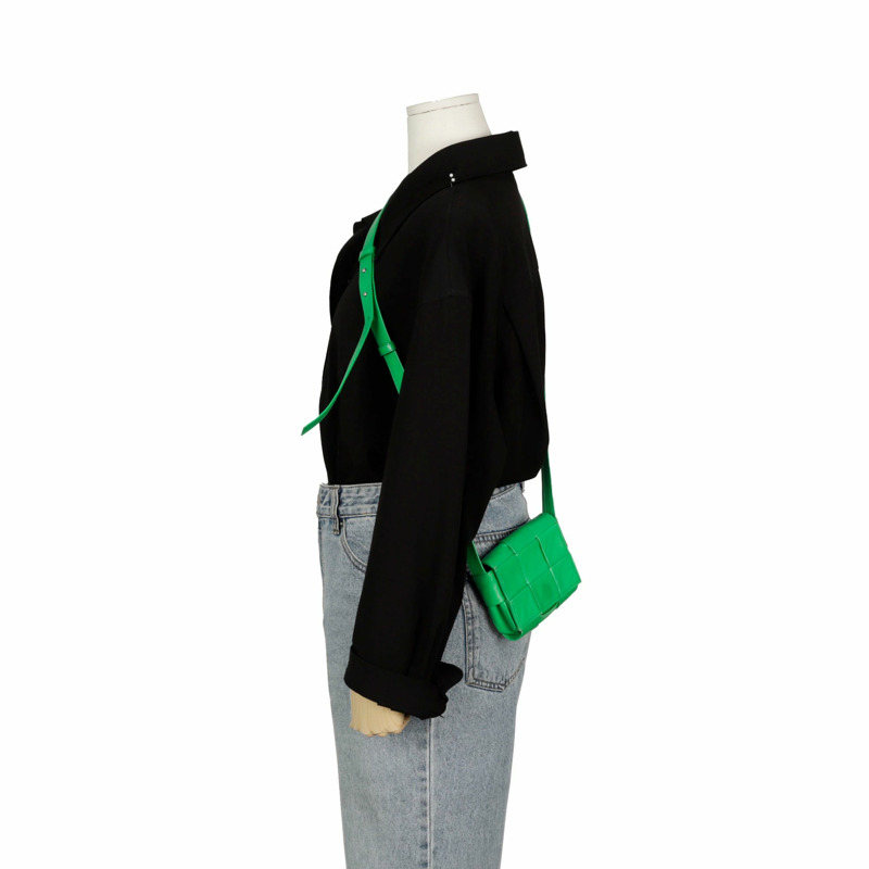 BOTTEGA VENETA Candy Cassette 迷你斜背包 667048-10