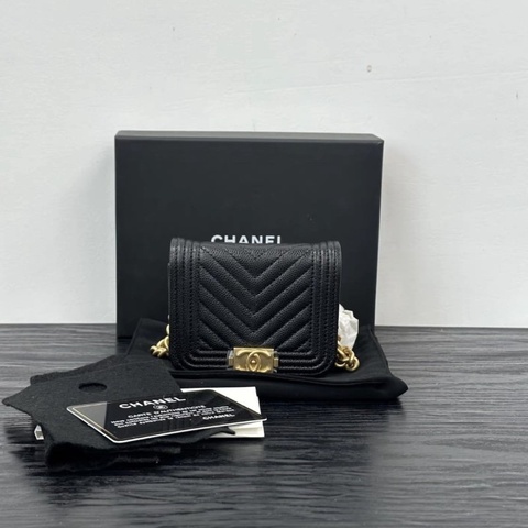 CHANEL 黑金V紋boy mini肩背斜背包 10*8*3 全新閒置配件:盒子塵袋保卡