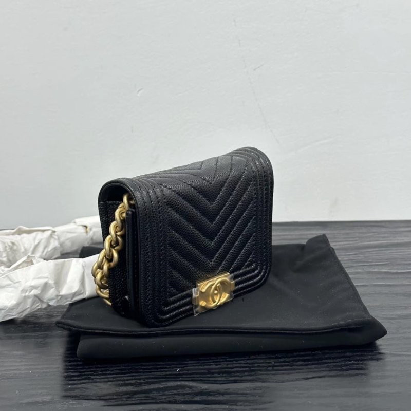 CHANEL 黑金V紋boy mini肩背斜背包 10*8*3 全新閒置配件:盒子塵袋保卡-1