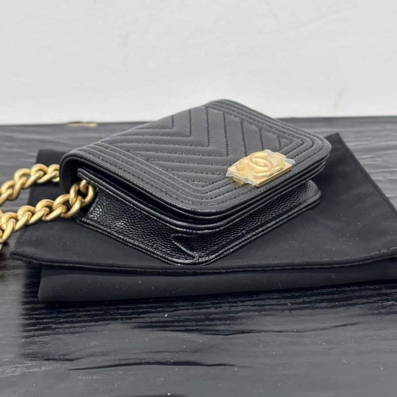 CHANEL 黑金V紋boy mini肩背斜背包 10*8*3 全新閒置配件:盒子塵袋保卡-2
